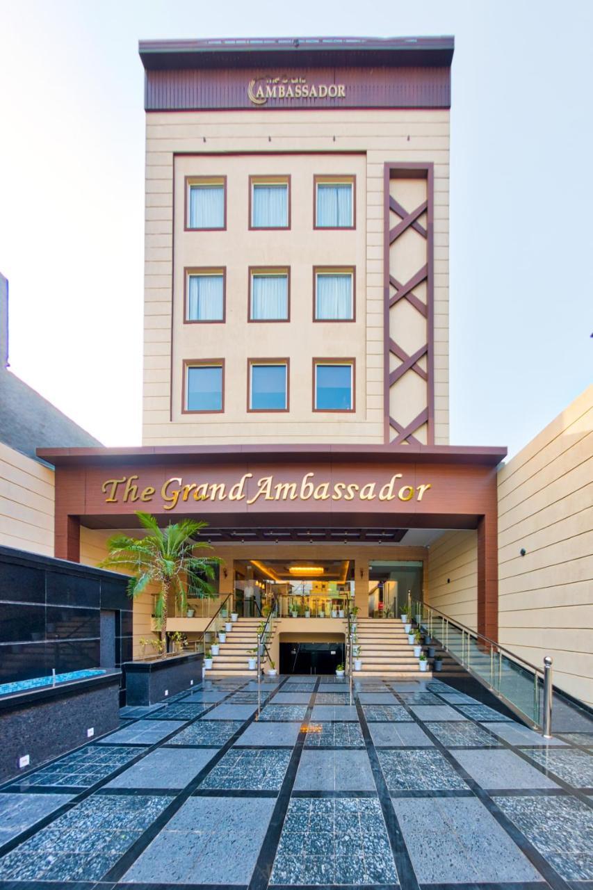 The Grand Ambassador Hotel Phagwāra Eksteriør billede